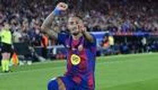 عرض خرافي وراتب خيالي.. الهلال والنصر يغريان برشلونة من أجل رافينيا