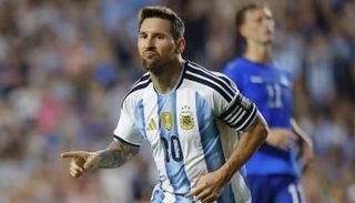ليونيل ميسي قائد منتخب الأرجنتين