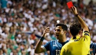 طرد علي يوسف لاعب العراق