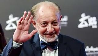 الفنان عبدالعزيز مخيون