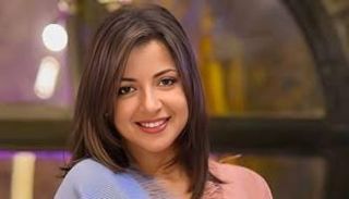 الفنانة منى فاروق