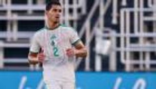 خطاب تحذيري شديد اللهجة من عيسى ماندي لنجوم الجزائر