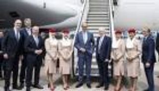  الوحيدة من نوعها في معرض &laquo;ILA&raquo;.. مستشار ألمانيا يزور &laquo;طيران الإمارات&raquo; لمشاهدة &laquo;A380&raquo;