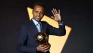 من خيبة المونديال إلى المجد الأوروبي.. من هو الحكم الصومالي عمر أرتان؟