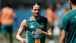 أنيس حاج موسى لاعب منتخب الجزائر