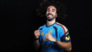 مارك كوكوريلا لاعب منتخب إسبانيا