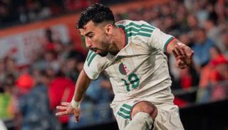 عمورة مهاجم منتخب الجزائر