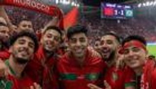 &laquo;عنتيل الشرقية&raquo; يظهر في مدرجات مباراة المغرب والبرازيل رغم حبسه.. وصورة تثير ضجة على مواقع التواصل