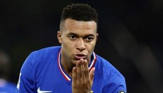 كيليان مبابي قائد منتخب فرنسا