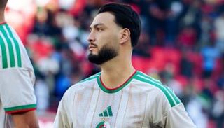 بن سبعيني مدافع منتخب الجزائر