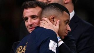 الرئيس الفرنسي إيمانويل ماكرون ومبابي