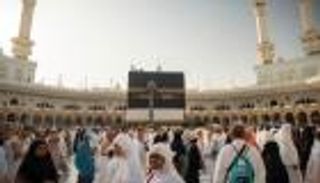 بدء تجهيز كسوة الكعبة المشرفة 2026 داخل المسجد الحرام (صور)