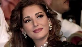 الفنانة المعتزلة آثار الحكيم