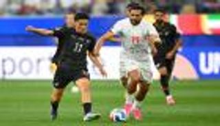 &laquo;لا يمثلنا&raquo;.. مئات الإيرانيين في لوس أنجلوس يتظاهرون ضد منتخب بلادهم