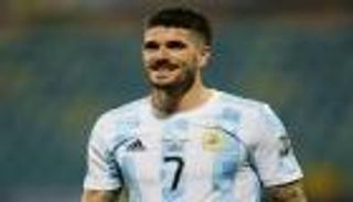 دي باول يفاجئ الجماهير بسر غريب عن ليونيل ميسي