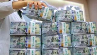 عملات ورقية فئة 100 دولار أمريكي