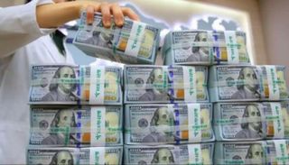 عملات ورقية فئة 100 دولار أمريكي