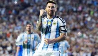 ليونيل ميسي ضد الجزائر