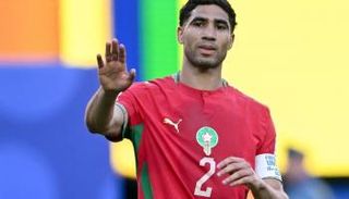 نجم المنتخب المغربي ومدافع باريس سان جرمان أشرف حكيمي