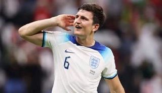 هاري ماغواير بقميص منتخب إنجلترا