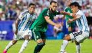 بطريقة غريبة.. لاعبو منتخب الجزائر في موقف محرج مجددًا