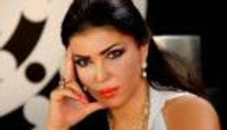  الفنانة اللبنانية مي حريري تطالب بالتدخل لانتشال جثمان شقيقتها من تحت الأنقاض