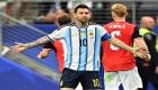 صالح المشجعين بطريقته.. ميسي الهداف التاريخي لكأس العالم