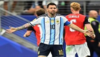 ليونيل ميسي قائد منتخب الأرجنتين ضد النمسا