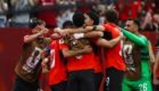 صلاح وإمام يرقصان.. احتفال نجوم منتخب مصر بالفوز على نيوزيلندا (فيديو)
