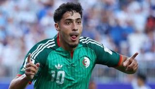 شايبي لاعب منتخب الجزائر