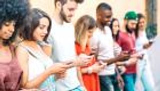الأفضل حظا منذ خمسينيات القرن الماضي.. جيل Z يتصدر سباق الدخل في بريطانيا