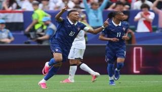 كيليان مبابي قائد منتخب فرنسا ضد العراق