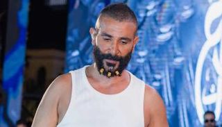 أحمد سعد يقص ضفائره ويعتذر للجمهور