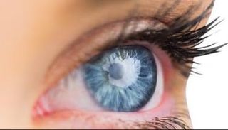 ومضات وبقع أمام العين قد تكون جرس إنذار.