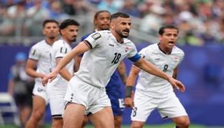 أيمن حسين لاعب العراق