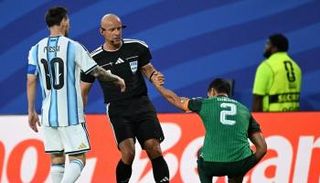 النجم الجزائري عيسى ماندي