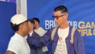 حديث كريستيانو رونالدو ورودريجو يخطف الأنظار في كأس العالم (فيديو)