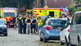 عناصر من الشرطة الألمانية في موقع الحادث