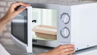 تسخين الألعاب الإسفنجية بالميكروويف
