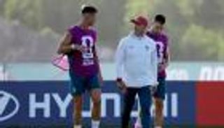 &laquo;وجوده يعيق زملائه&raquo;.. كريستيانو رونالدو يورّط مدرب البرتغال 