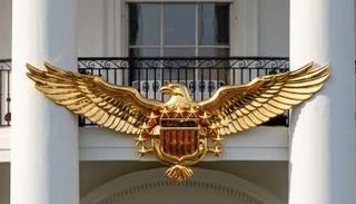 صورة النسر الذهبي التي نشرها ترامب 