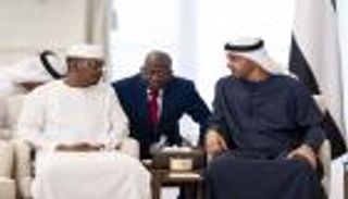 محمد بن زايد يبحث مع رئيس تشاد تعزيز علاقات التعاون