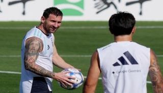 ليونيل ميسي قائد منتخب الأرجنتين