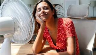 كفاءة المروحة نساعد على تخفبض الحرارة 