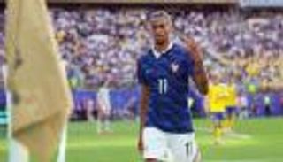 رقم صمد 76 عاما.. خطوة تفصل أوليس عن مجد كأس العالم