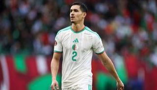 ماندي مدافع منتخب الجزائر
