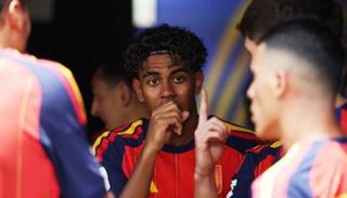لامين يامال نجم منتخب إسبانيا