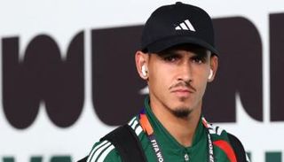 ماندي مدافع منتخب الجزائر