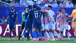جانب من مباراة فرنسا وباراغواي