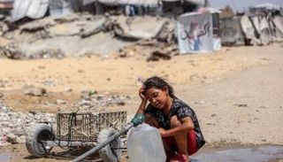 طفلة نازحة في مدينة غزة